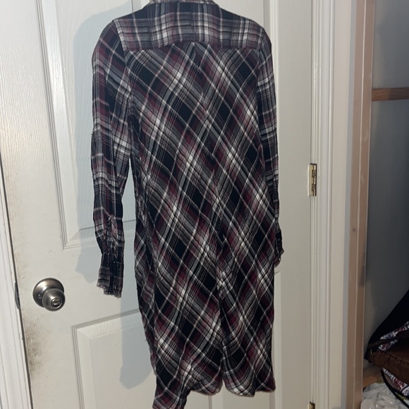 Max Studio flowy plaid top - Picture 2 of 4